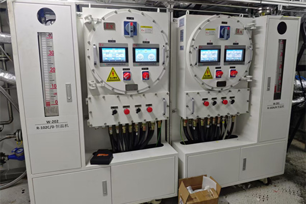 一拖二防爆高低溫控溫系統設備實拍圖2